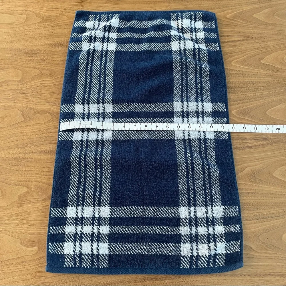 EUC Lauren Ralph Lauren hand towel